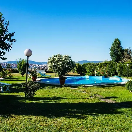 Con Piscina Y 2000 M De Jardin Holiday home Vigo