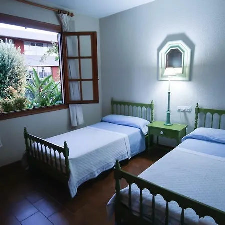 Con Piscina Y 2000 M De Jardín Сasa de vacaciones