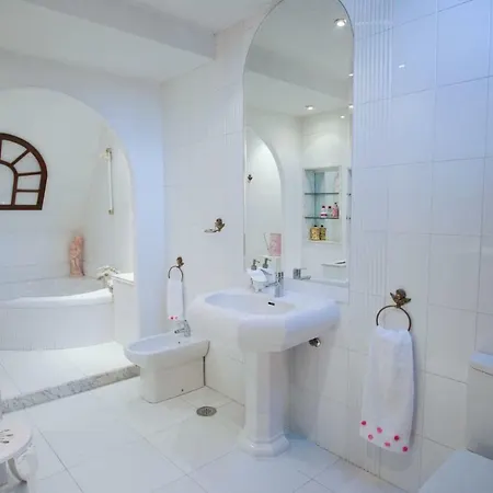 بيت للعطل Con Piscina Y 2000 M De Jardin *