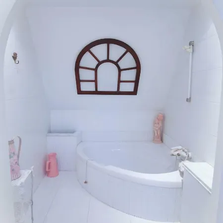 بيت للعطل Con Piscina Y 2000 M De Jardin *