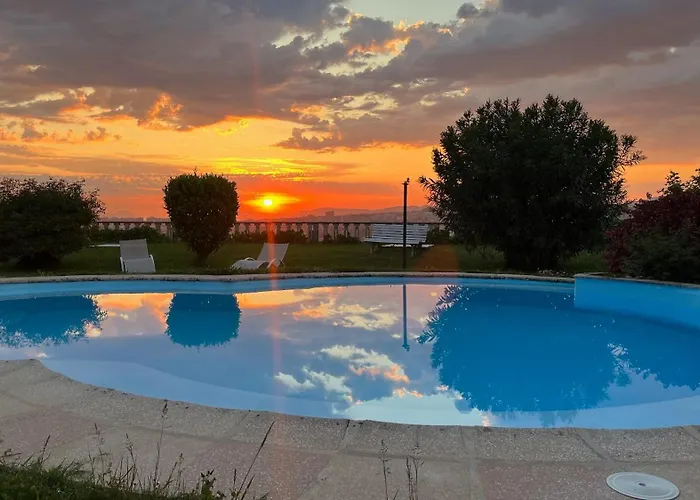 Con Piscina Y 2000 M De Jardin Tatil Evi *