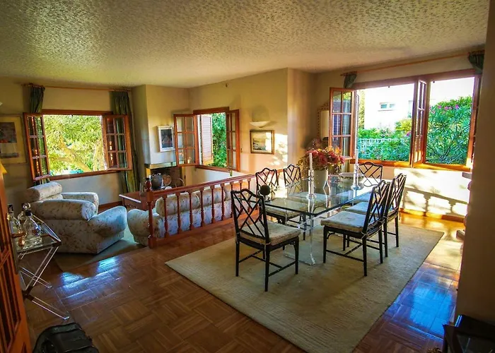 Con Piscina Y 2000 M De Jardin *