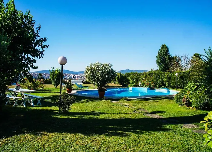 Con Piscina Y 2000 M De Jardin Tatil Evi Vigo